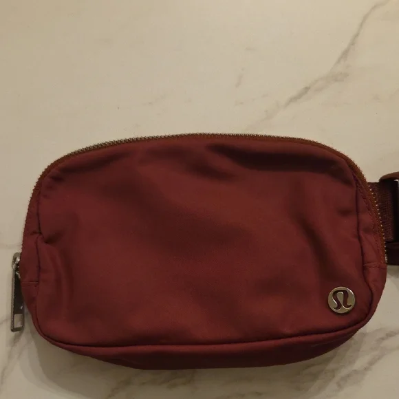 Lululemon Athletica Women\'s Burgundy Belt Bag lululemon – Everywhere Belt Bag 1L Wordmark – /Burgundy in  main image 4